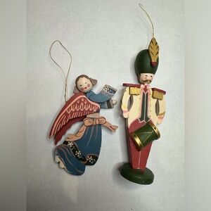 Banner Vintage Set of 2 Wood Christmas Ornaments‎